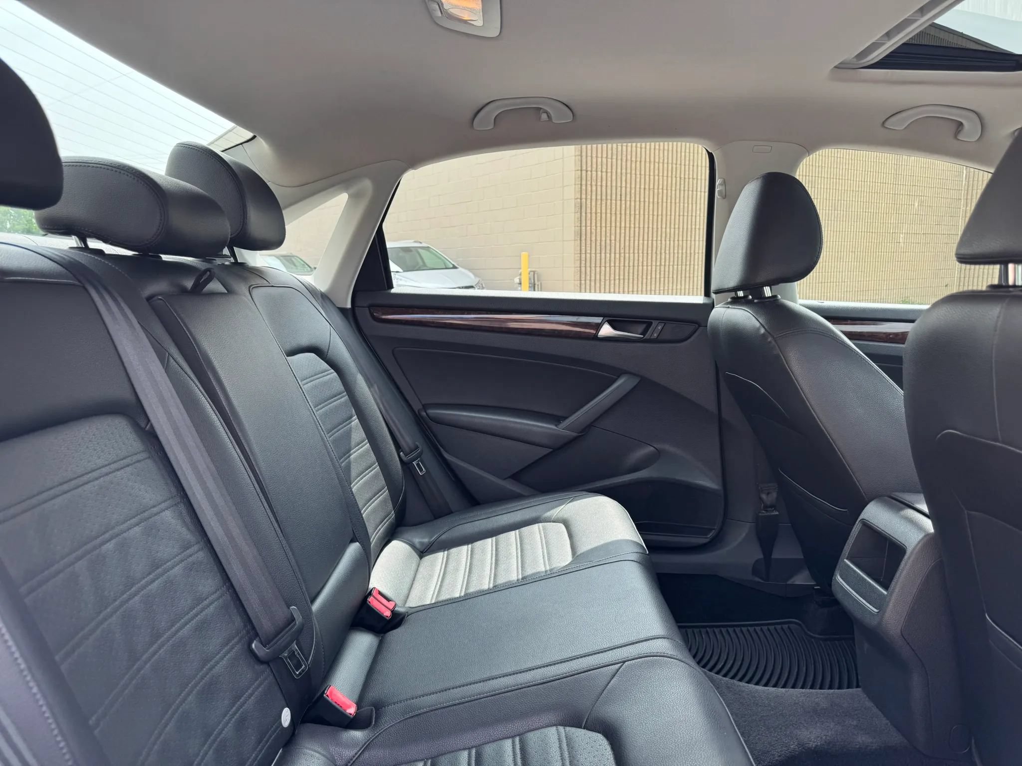 Used 2012 Volkswagen Passat 2.5 SEL Premium FWD image 30