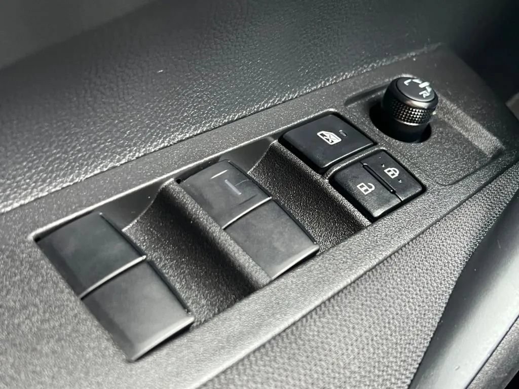 Used 2026 Toyota Corolla LE FWD image 47