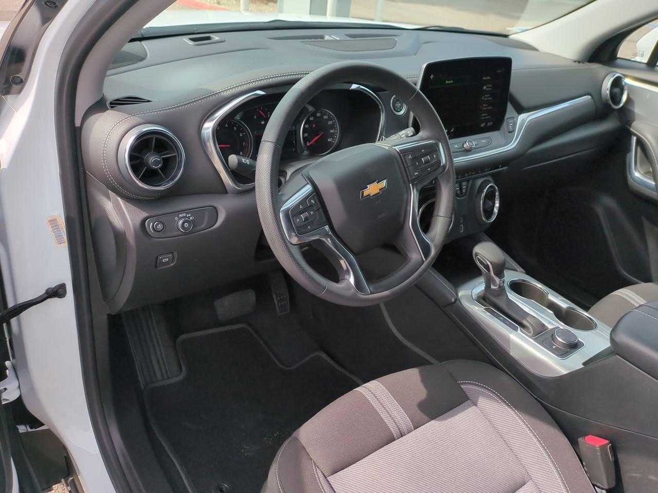 Used 2025 Chevrolet Blazer LT AWD/4WD image 10