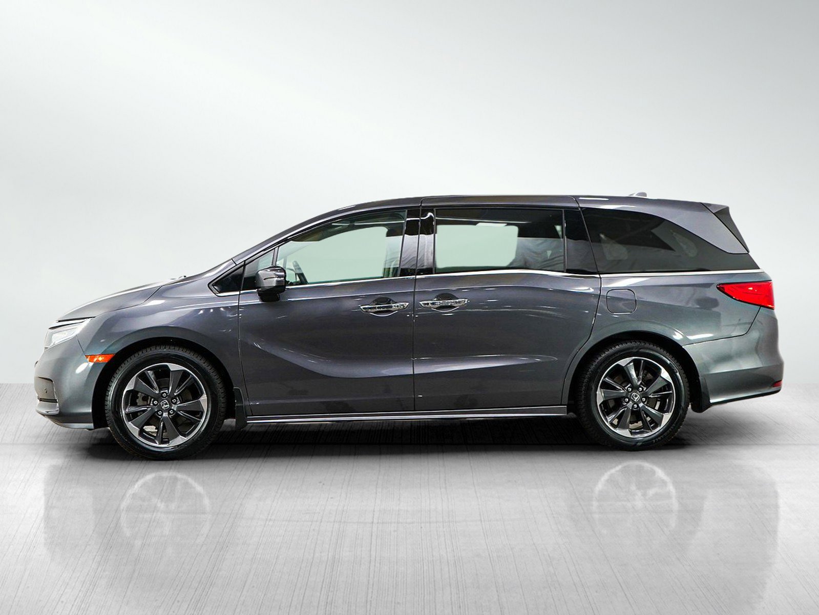 Used 2022 Honda Odyssey Elite image 2