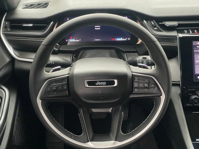 Used 2023 Jeep Grand Cherokee Altitude image 12