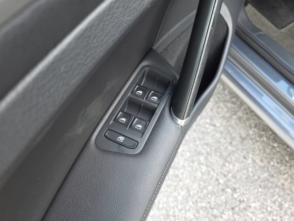 Used 2015 Volkswagen Golf TDI SE FWD image 17