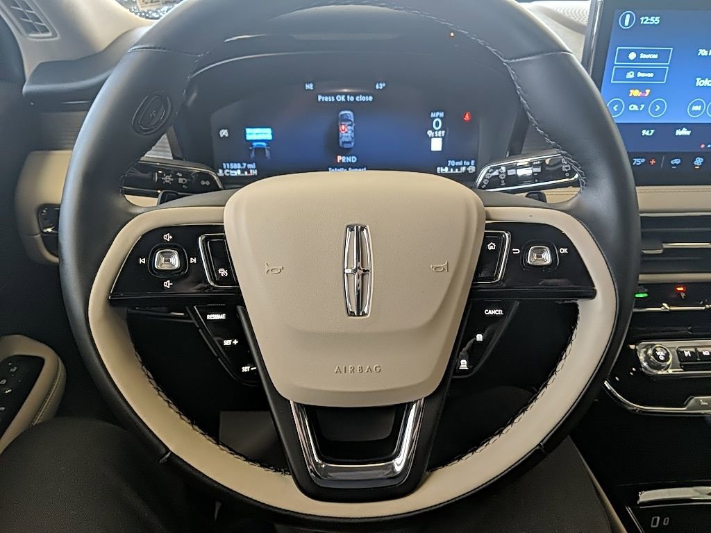 Certified 2025 Lincoln Corsair AWD image 14