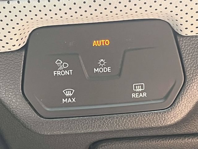 Used 2024 Volkswagen Atlas Peak Edition SE AWD/4WD image 33