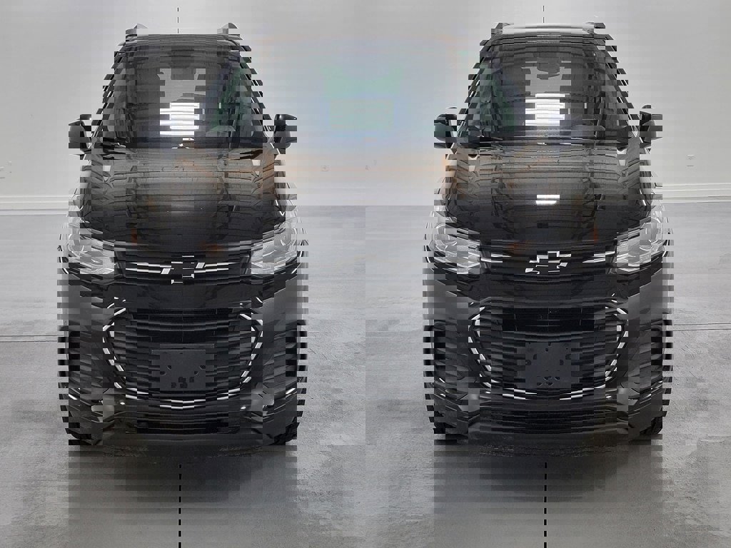 Used 2022 Chevrolet Trax LT w/ Driver Confidence Package image 3