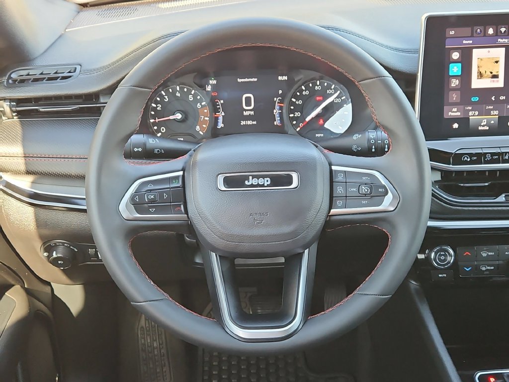 Used 2025 Jeep Compass Trailhawk AWD/4WD image 23