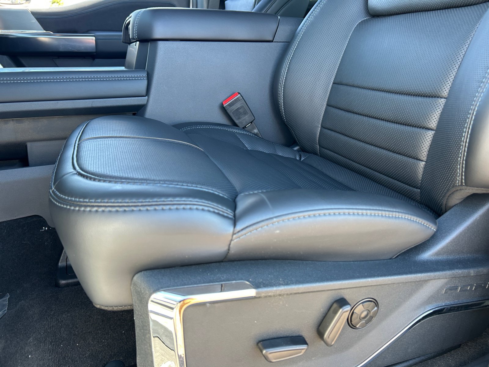 New 2026 Ford F250 Platinum AWD/4WD image 14