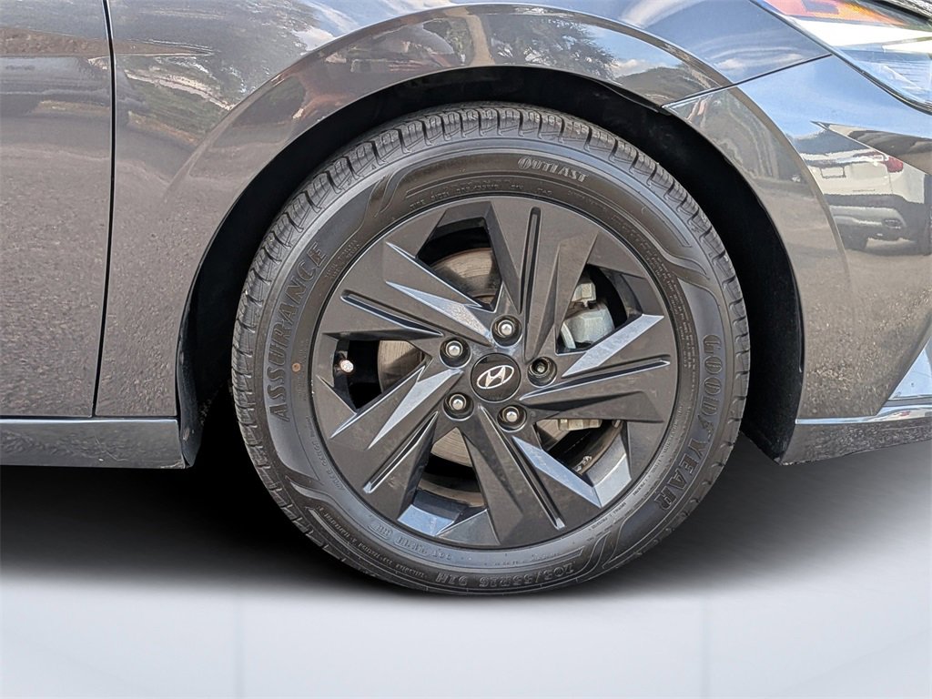 Used 2022 Hyundai Elantra SEL image 11