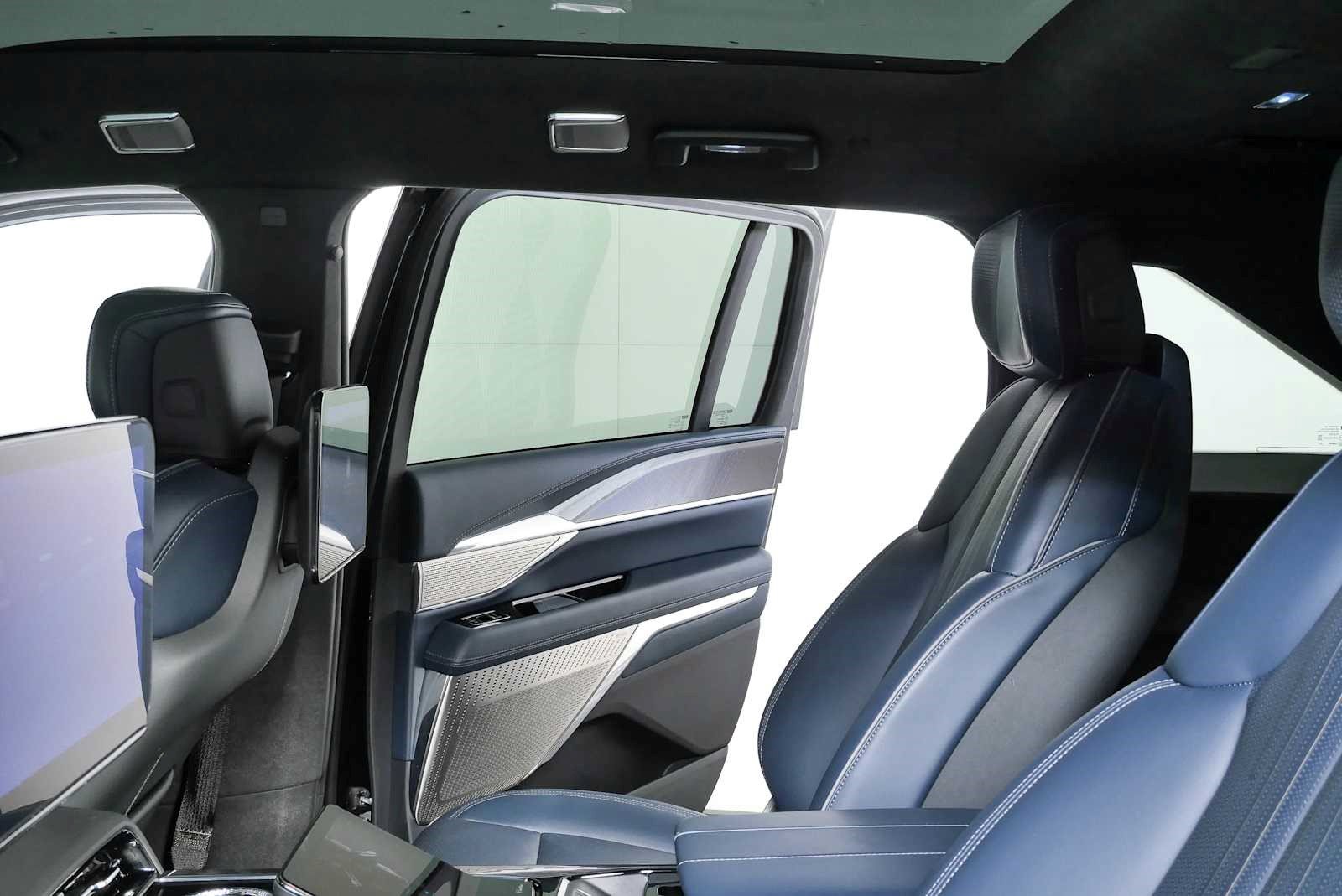 Certified 2026 Cadillac Escalade IQ Sport 2 AWD/4WD image 17