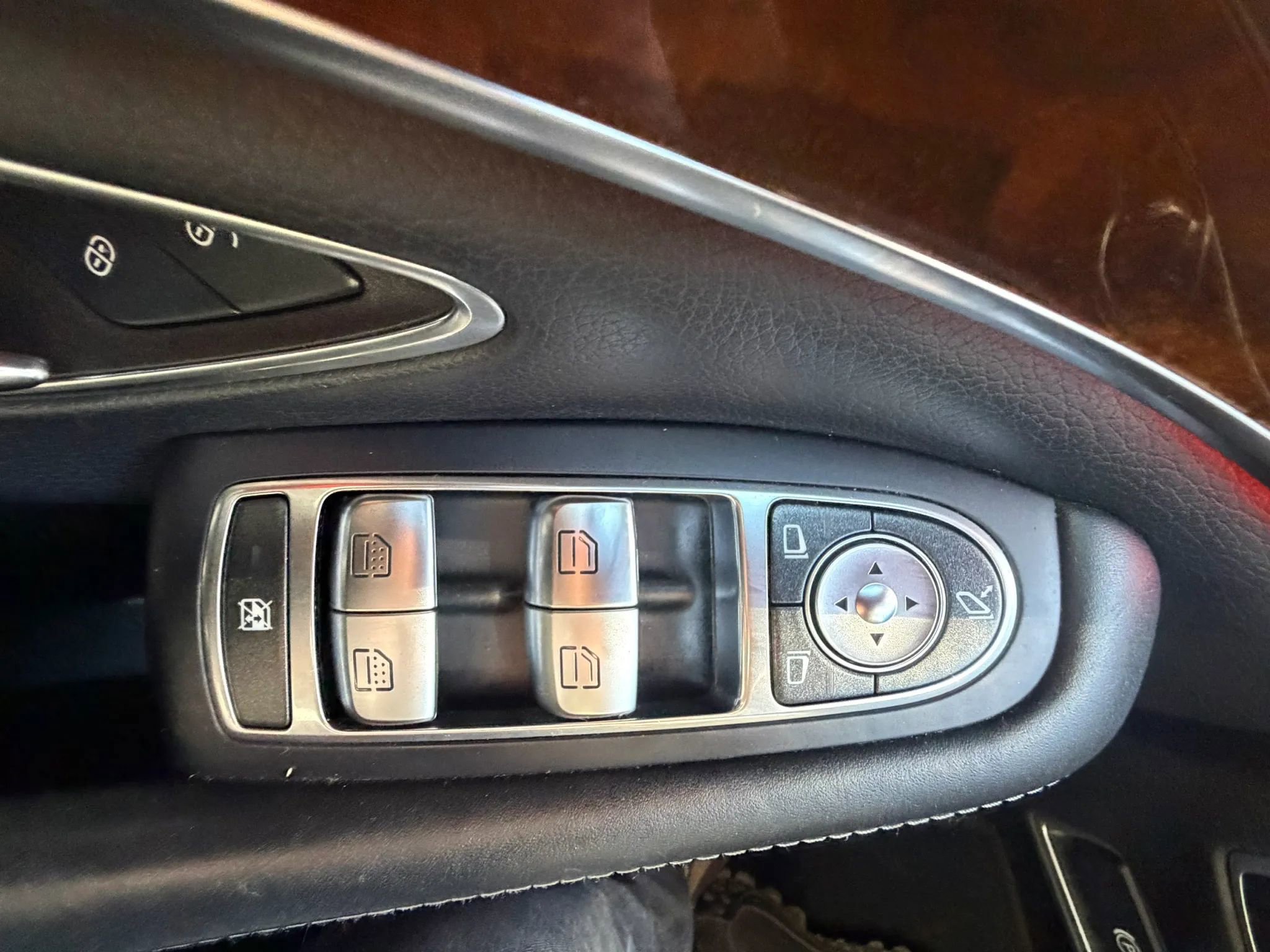 Used 2016 Mercedes-Benz S 550 4MATIC Sedan image 17