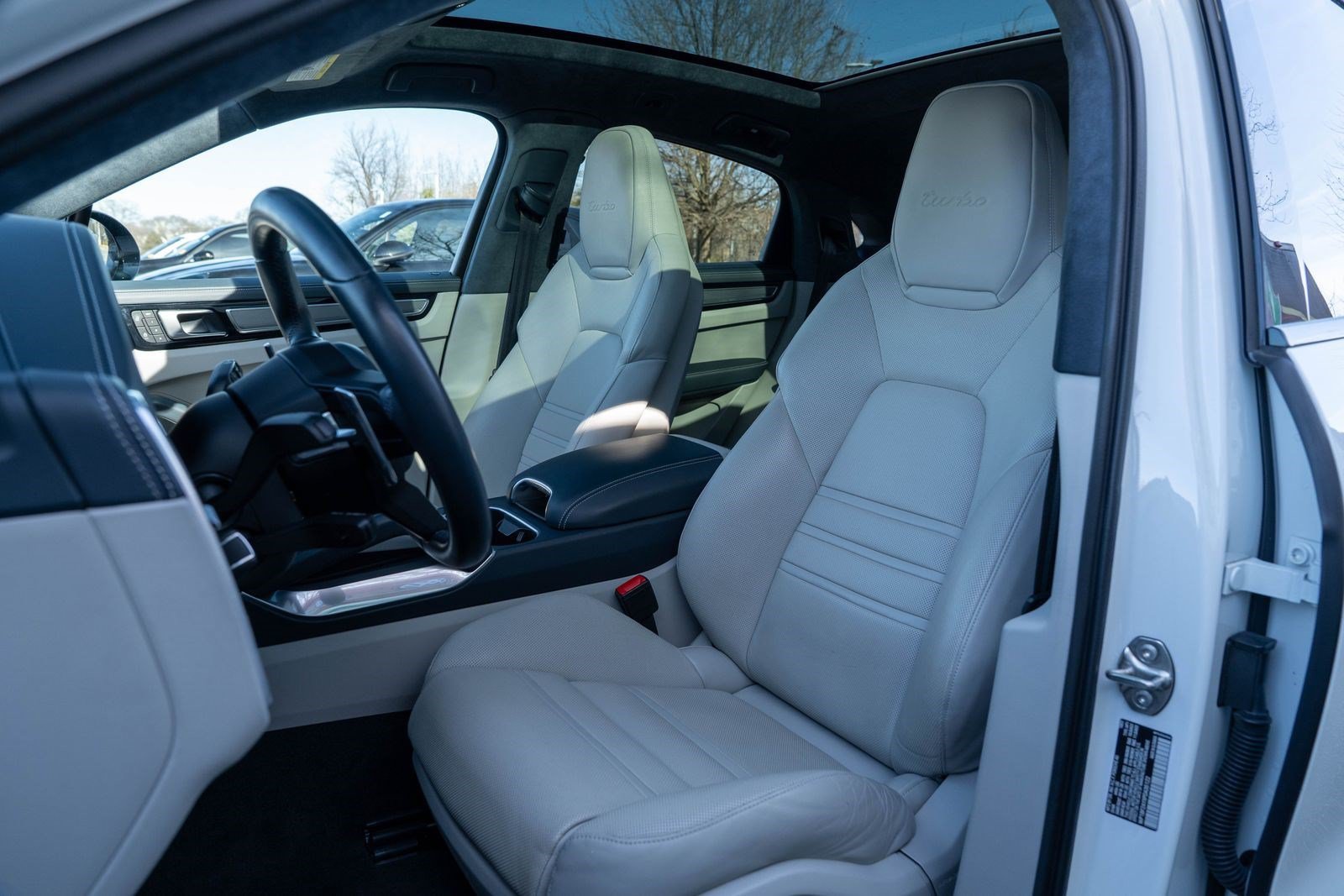 Certified 2023 Porsche Cayenne Turbo AWD/4WD image 6