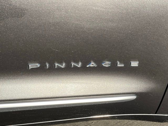 Used 2023 Chrysler Pacifica Pinnacle image 9