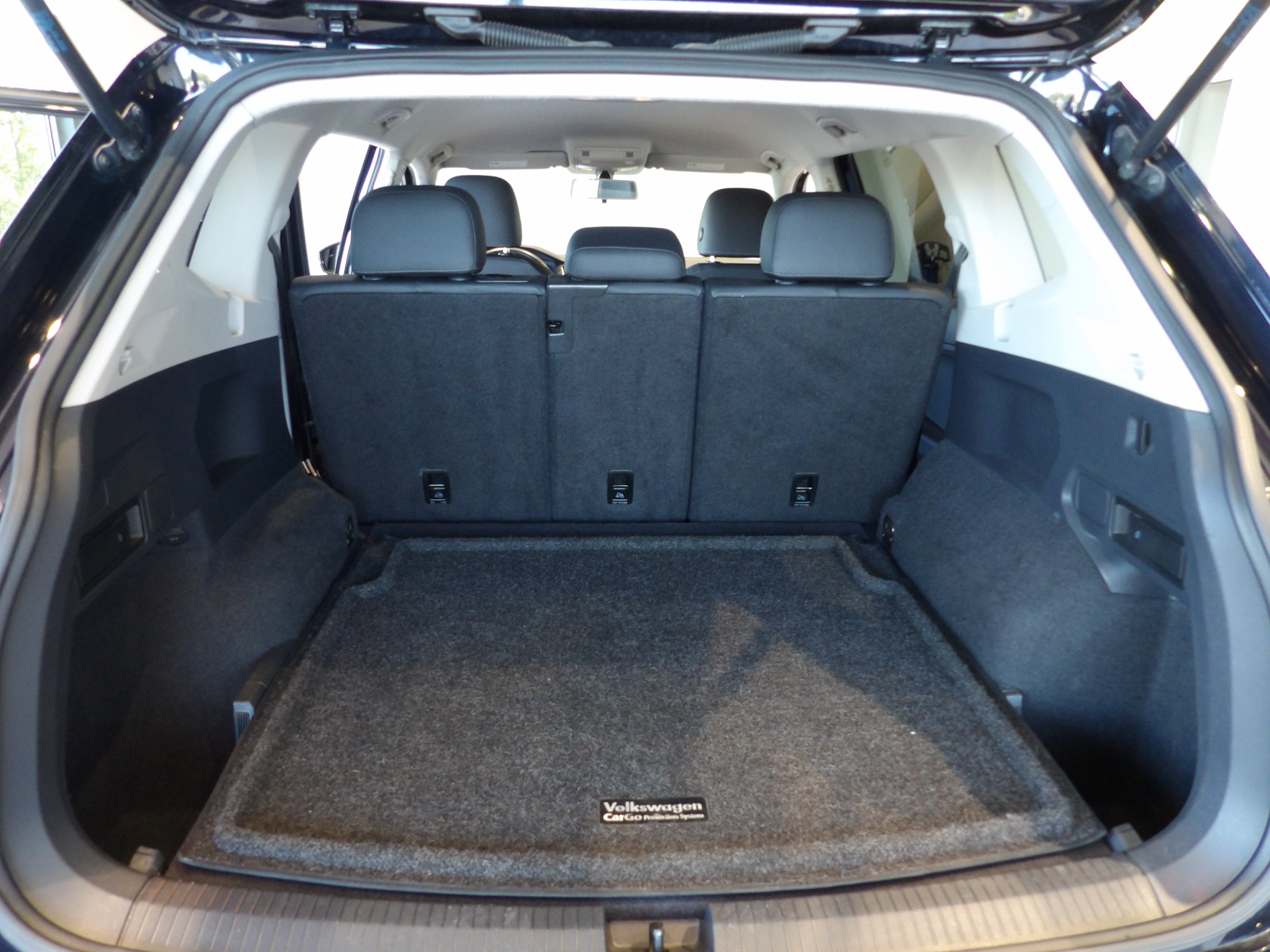 Used 2019 Volkswagen Tiguan SE AWD/4WD image 18