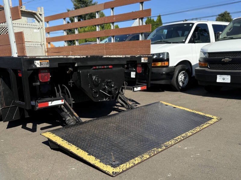 Used 2011 Ford F550 2WD Crew Cab Super Duty w/ Payload Upgrade Pkg image 16
