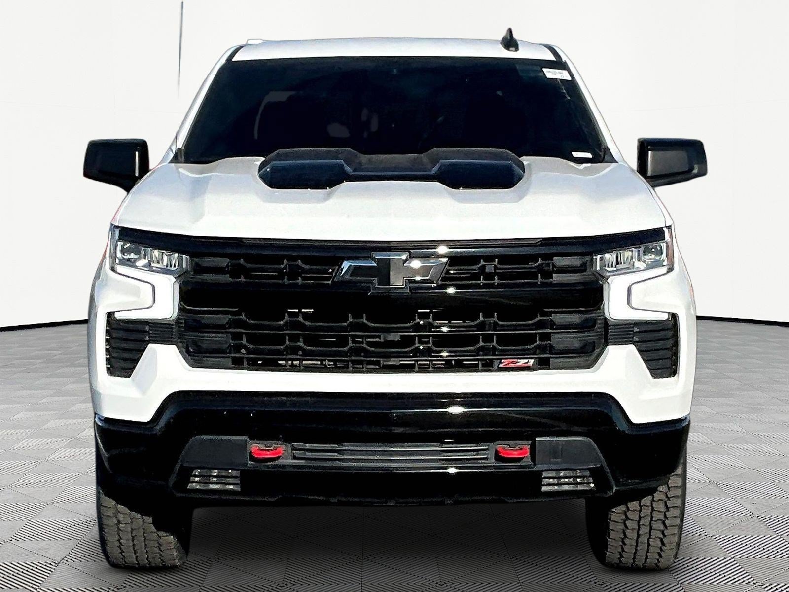 Used 2024 Chevrolet Silverado 1500 LT Trail Boss w/ Convenience Package II AWD/4WD image 2