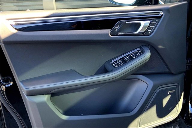 New 2026 Porsche Macan image 25