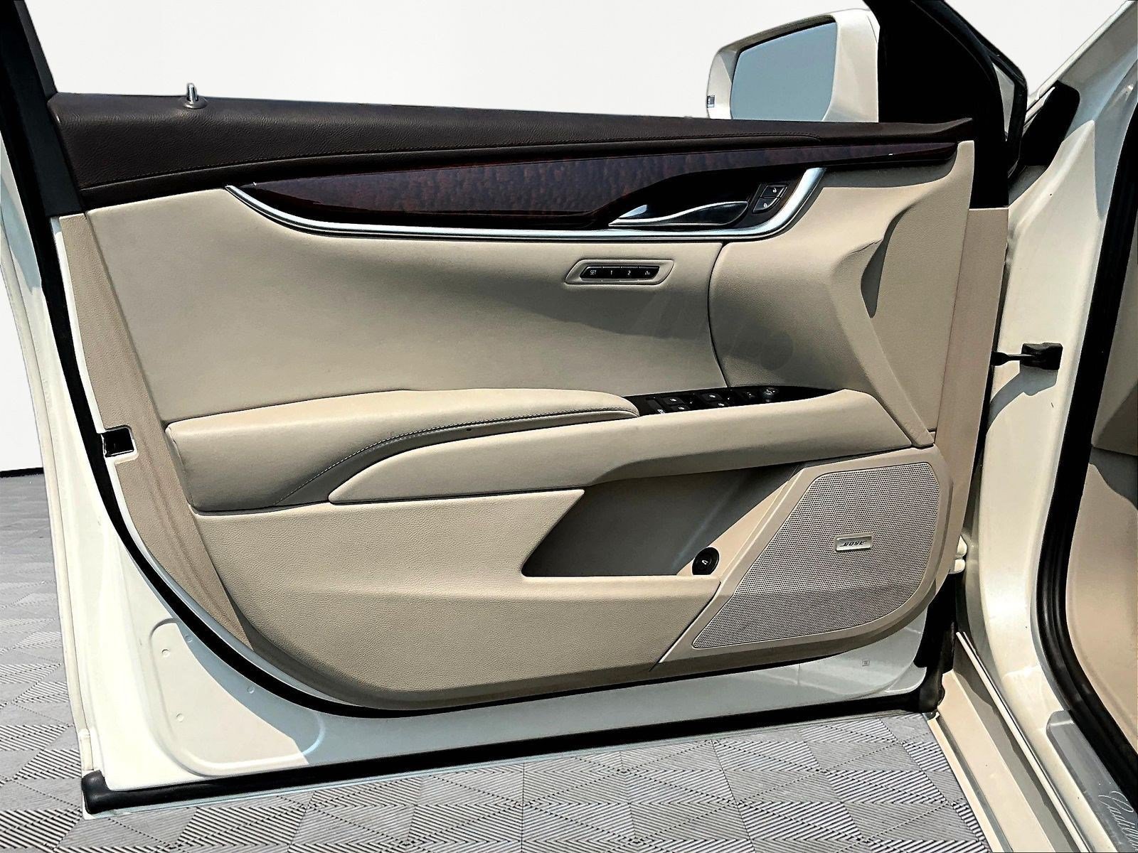 Used 2013 Cadillac XTS Luxury FWD image 20