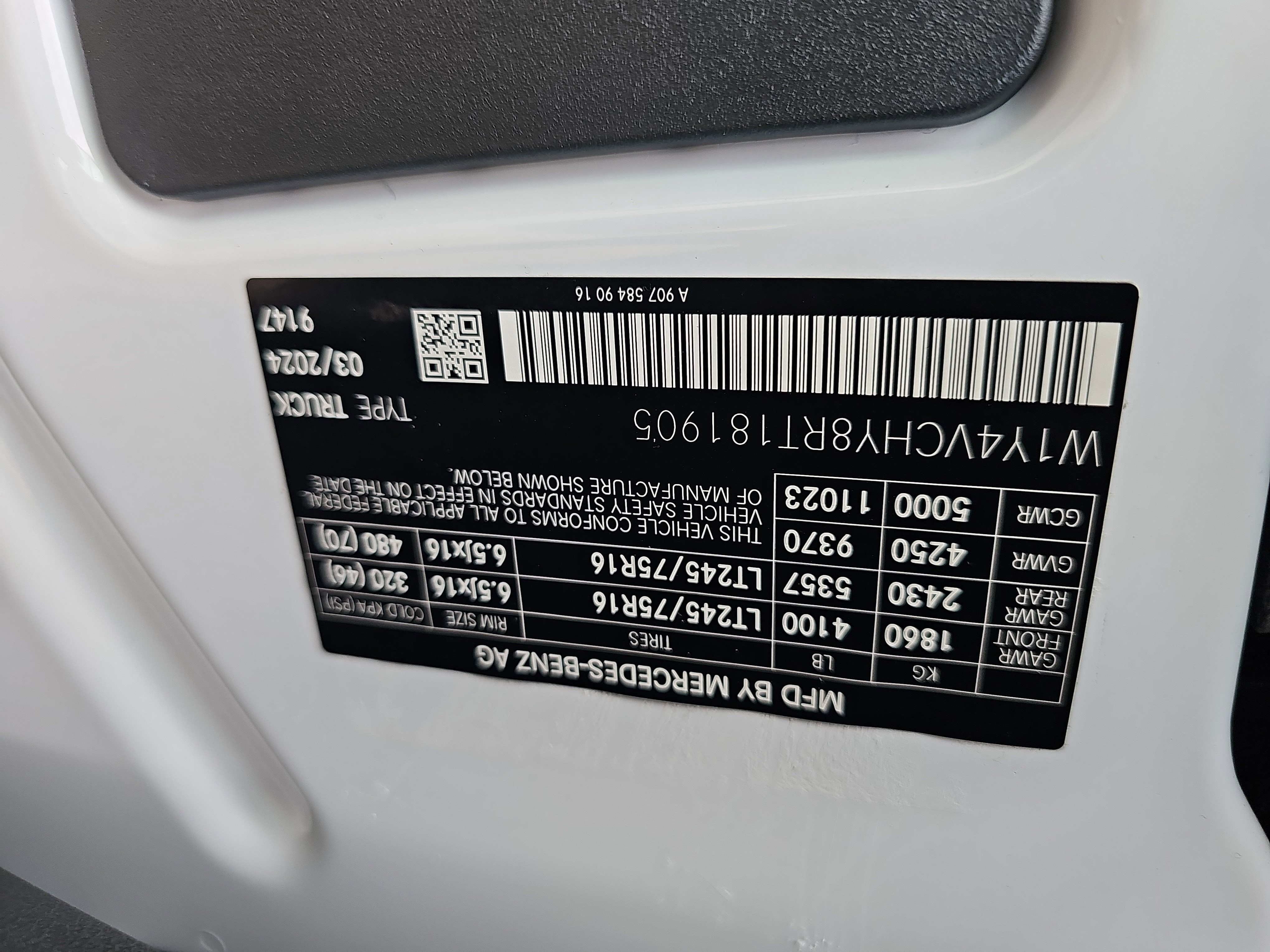 Used 2024 Mercedes-Benz eSprinter 170 Cargo image 32