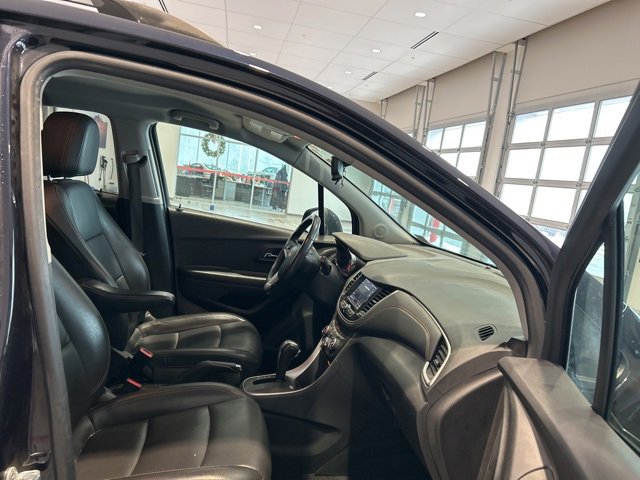 Used 2022 Chevrolet Trax LT w/ Premium Seat Package image 14