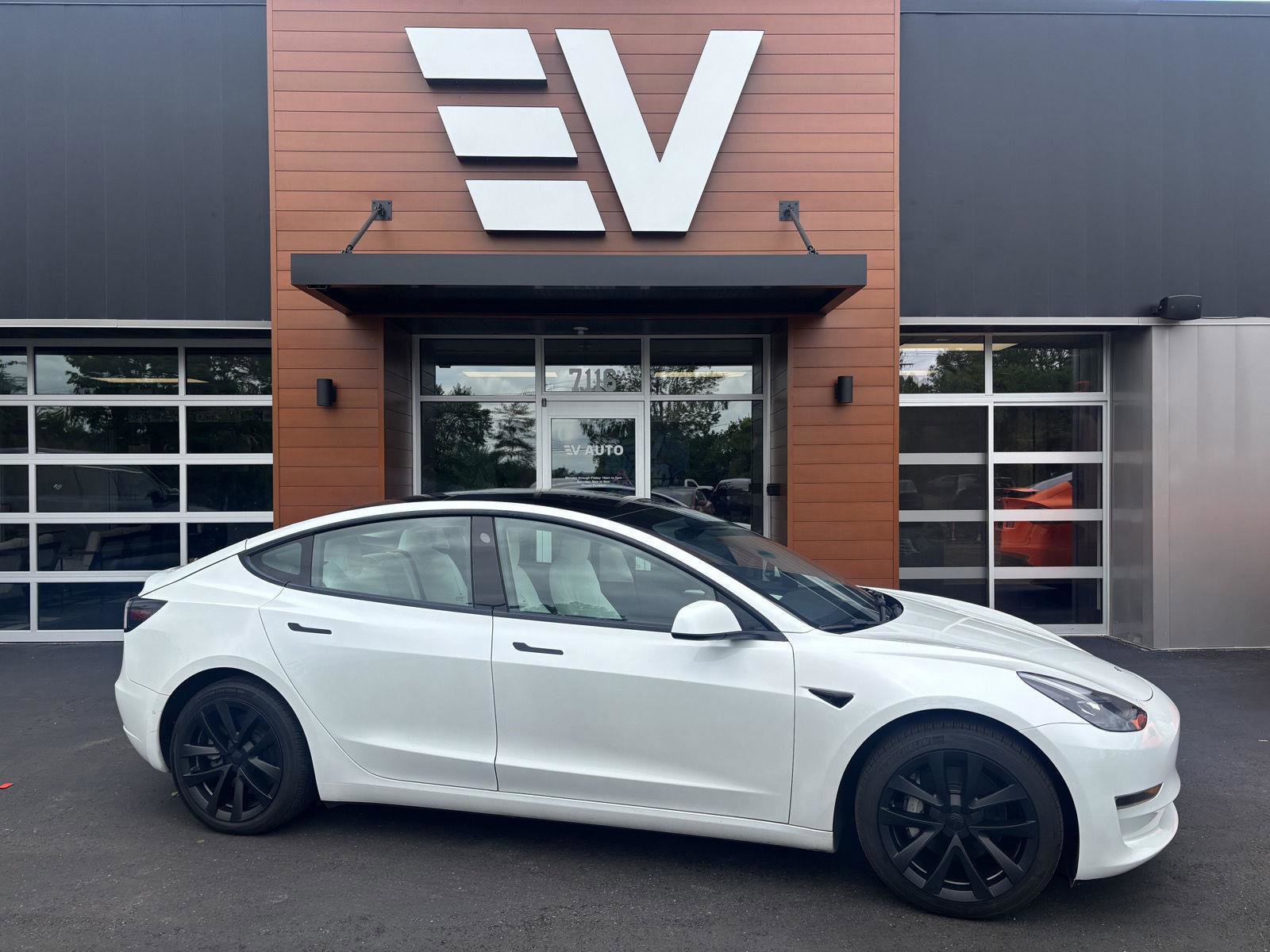 Used 2022 Tesla Model 3 Long Range AWD/4WD image 1