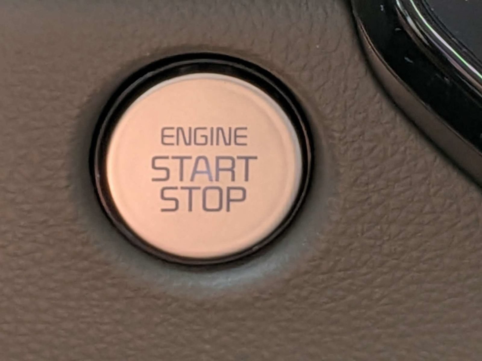Used 2026 Kia Carnival FWD image 36