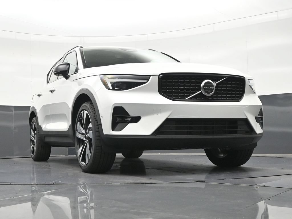 New 2026 Volvo XC40 B5 Plus w/ Climate Package AWD/4WD image 23