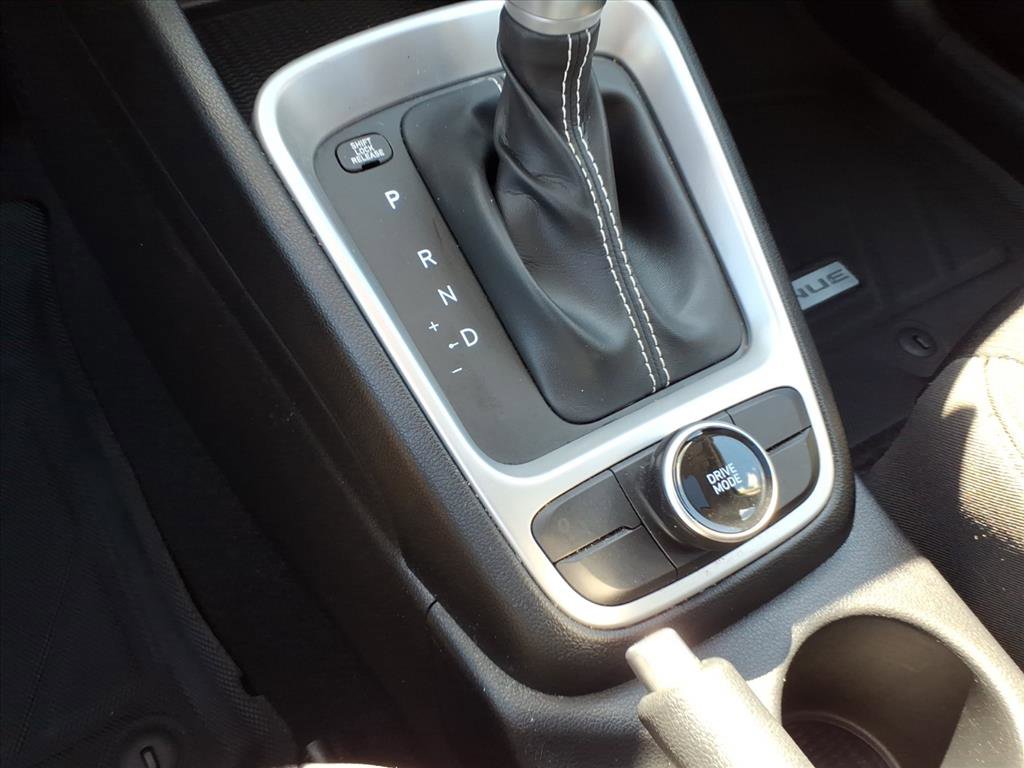 Used 2024 Hyundai Venue SEL FWD image 32