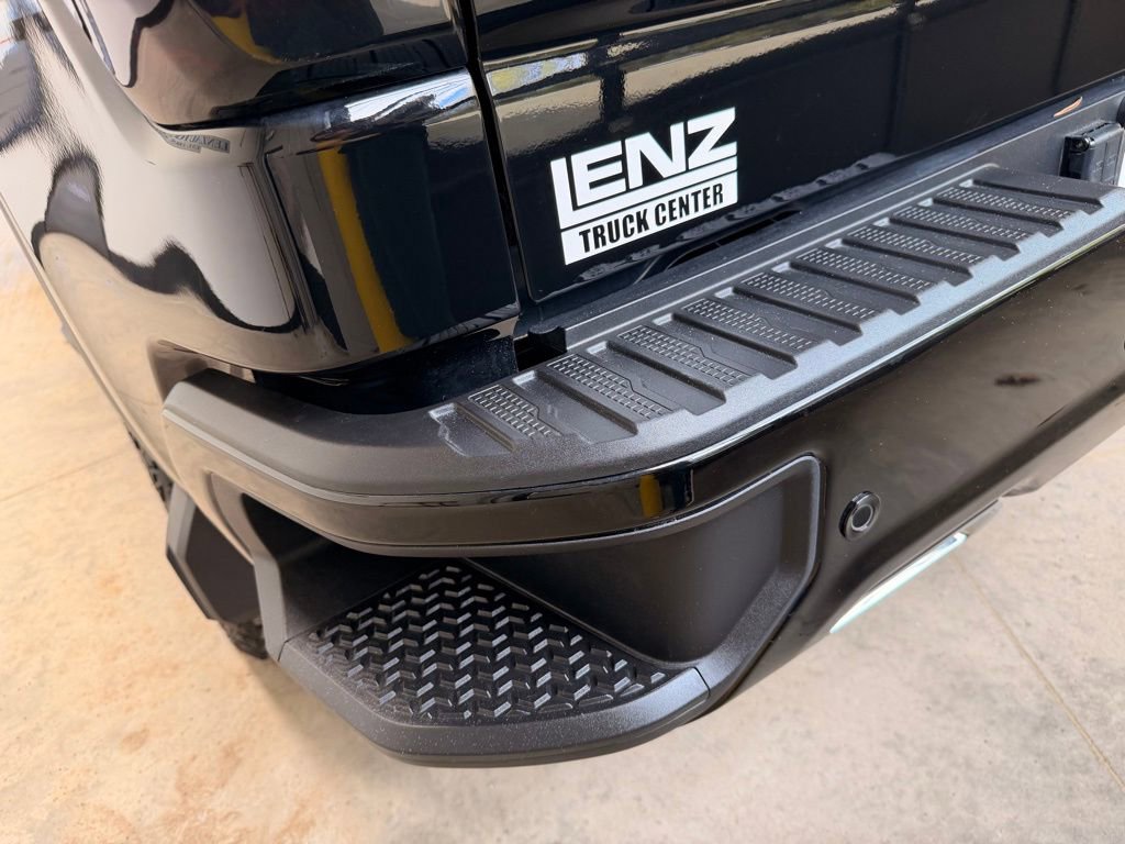 Used 2023 GMC Sierra 1500 AT4 w/ AT4 Preferred Package image 8