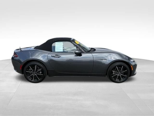 Used 2024 MAZDA MX-5 Miata Grand Touring RWD image 9
