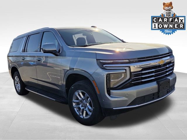 Used 2025 Chevrolet Suburban LT image 3