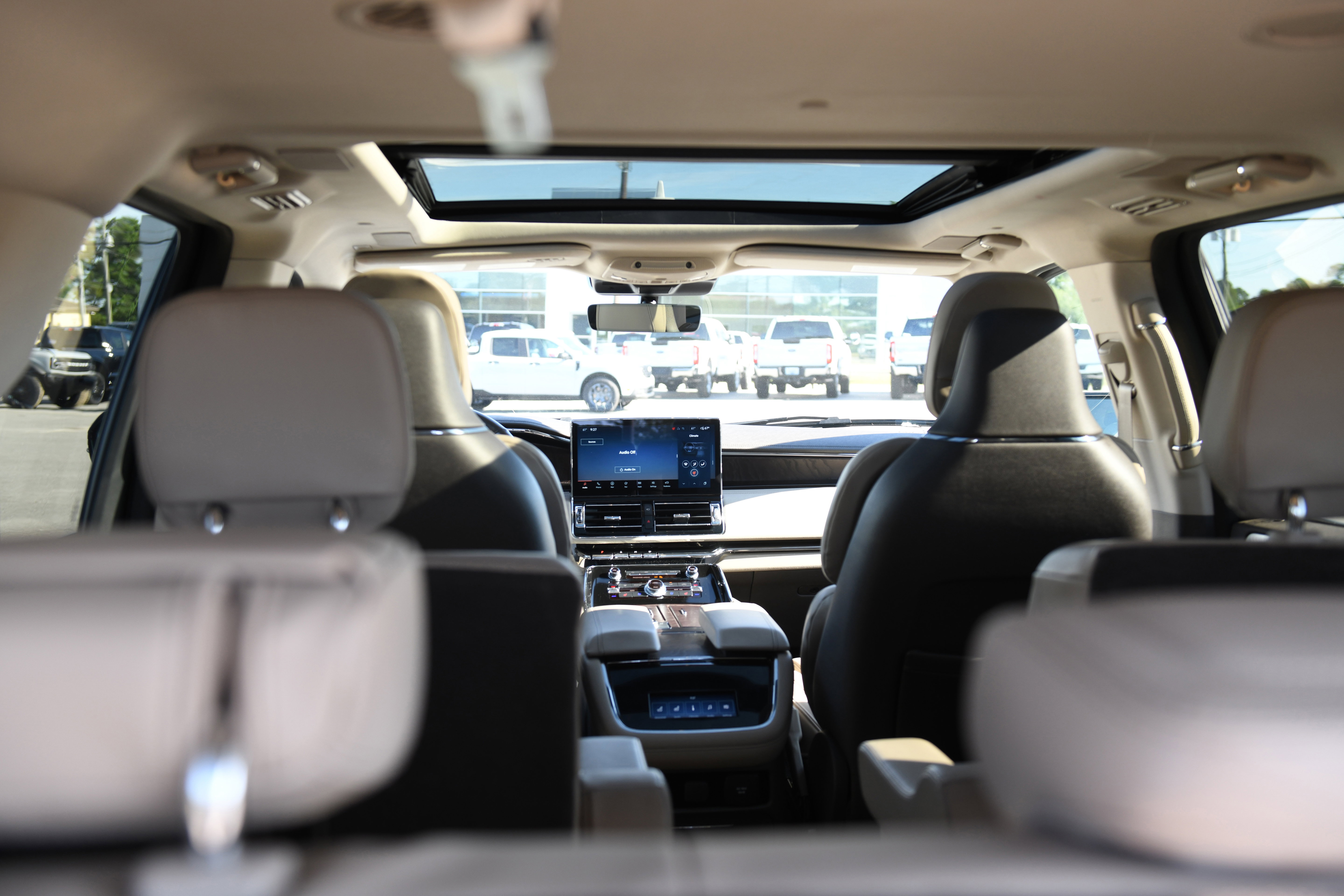 Used 2022 Lincoln Navigator Reserve AWD/4WD image 11
