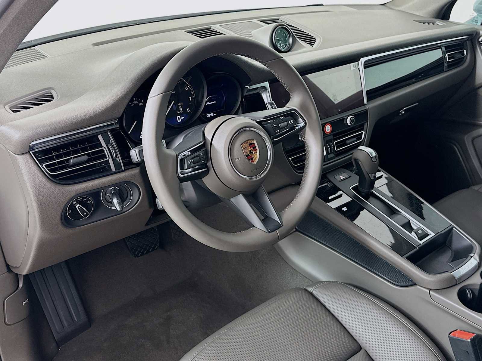 New 2026 Porsche Macan AWD/4WD image 4