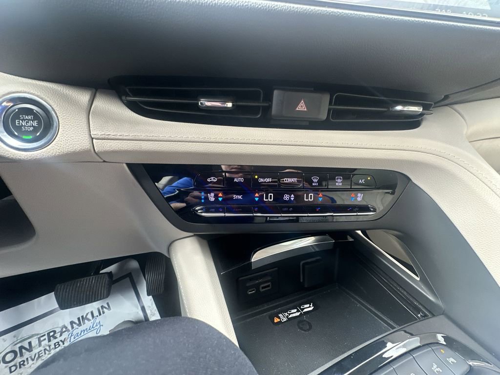 Used 2023 Buick Envision Avenir image 25