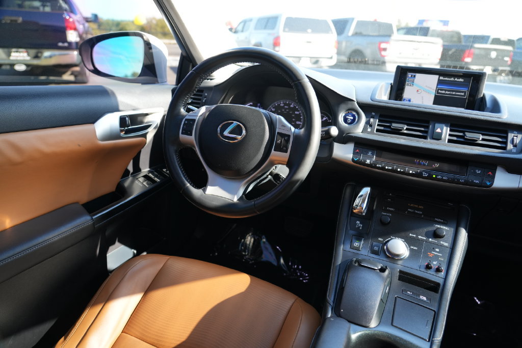 Used 2013 Lexus CT 200h w/ Premium Pkg w/Navigation FWD image 23