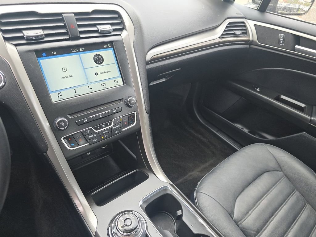 Used 2018 Ford Fusion SE w/ Fusion SE Technology Package image 28