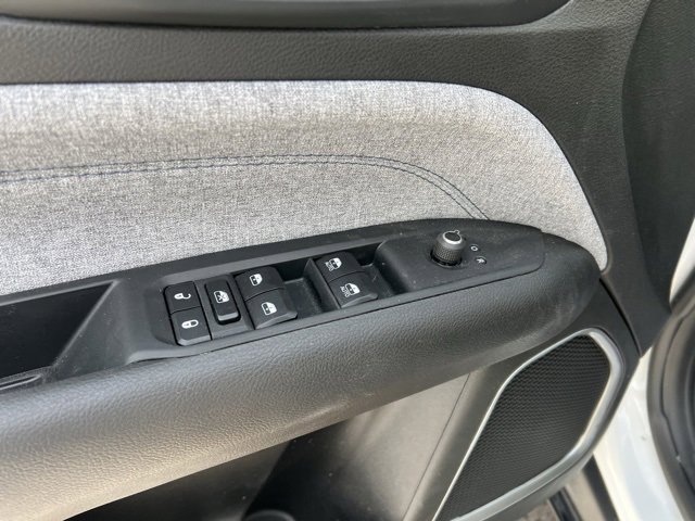 Used 2025 Jeep Compass Latitude image 25