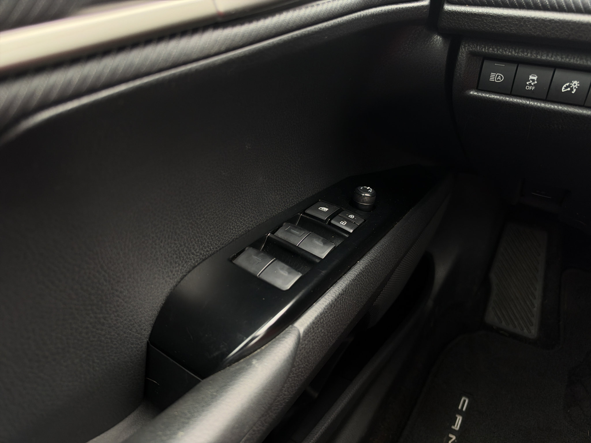 Used 2026 Toyota Camry SE FWD image 29