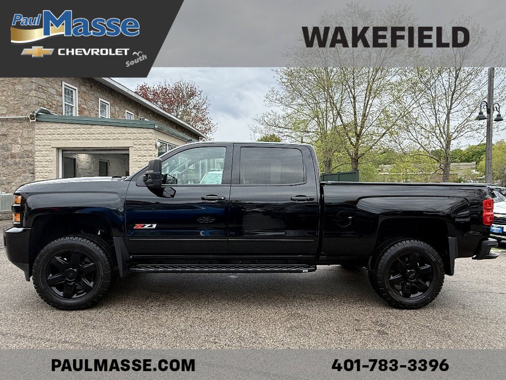 Used 2018 Chevrolet Silverado 2500 LT w/ Midnight Edition AWD/4WD image 3