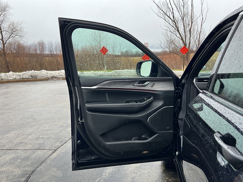 Used 2024 Jeep Grand Cherokee Overland w/ Adv Protech Group III image 11