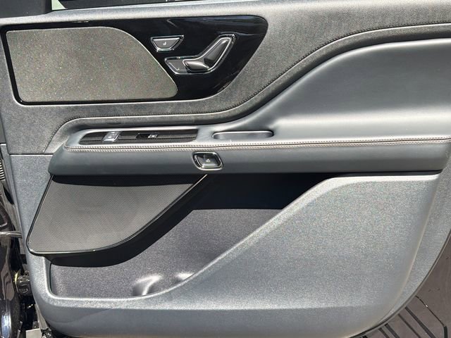 New 2026 Lincoln Aviator AWD image 15