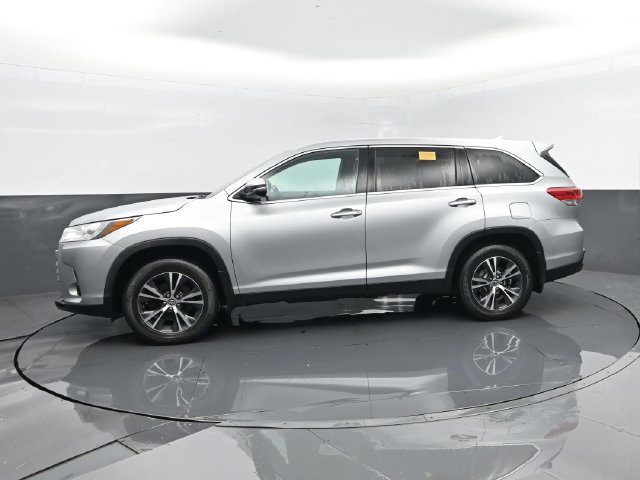 Used 2019 Toyota Highlander Plus AWD/4WD image 5