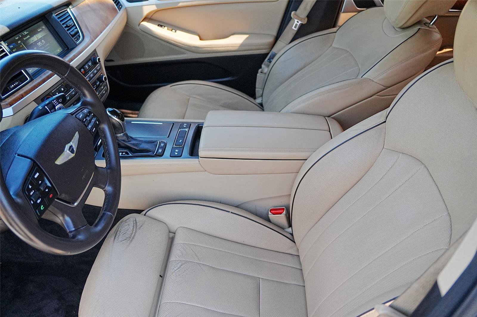 Used 2015 Hyundai Genesis 5.0 image 12