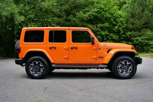 Used 2025 Jeep Wrangler Unlimited Sahara AWD/4WD image 40