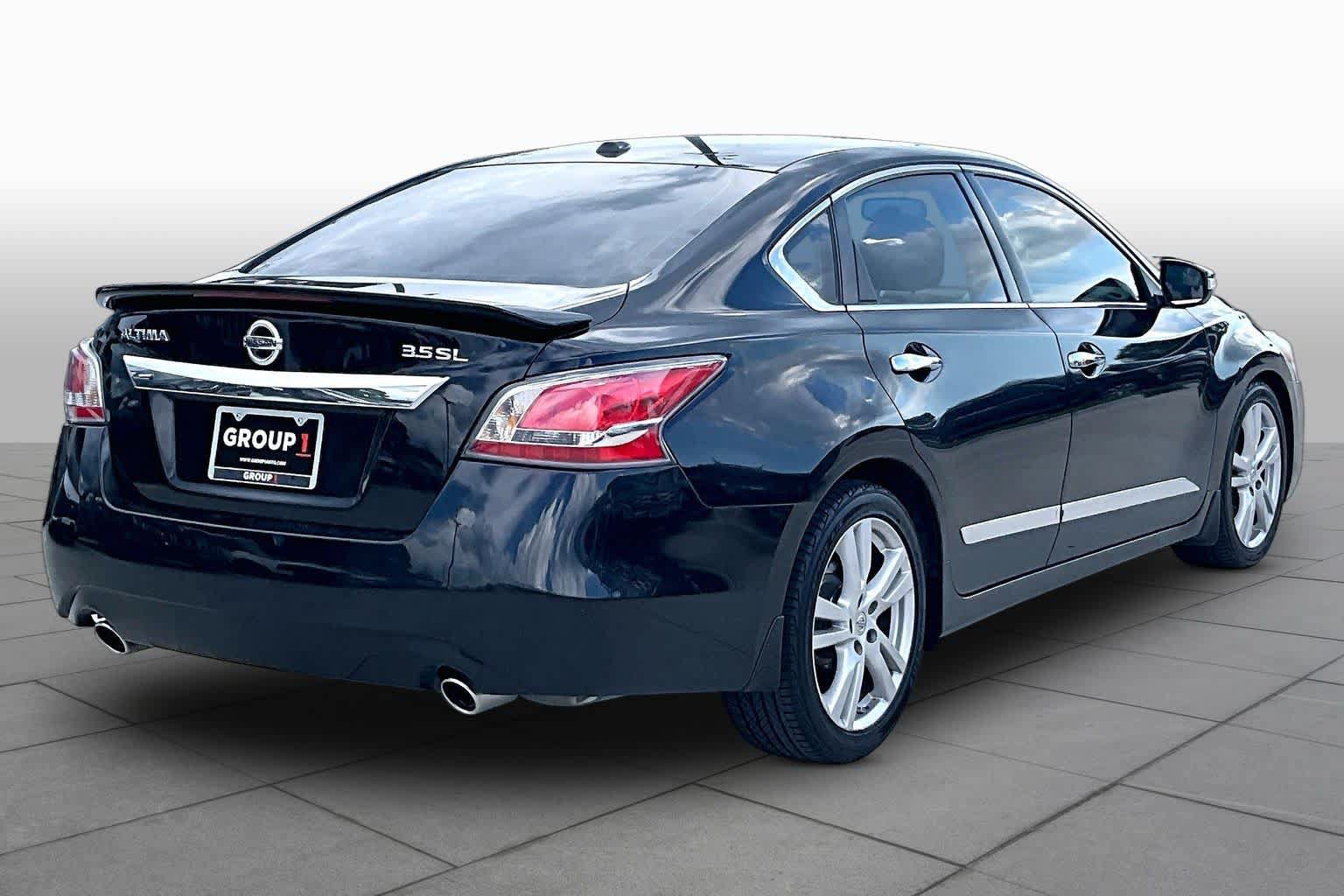 Used 2015 Nissan Altima 3.5 SL FWD image 12