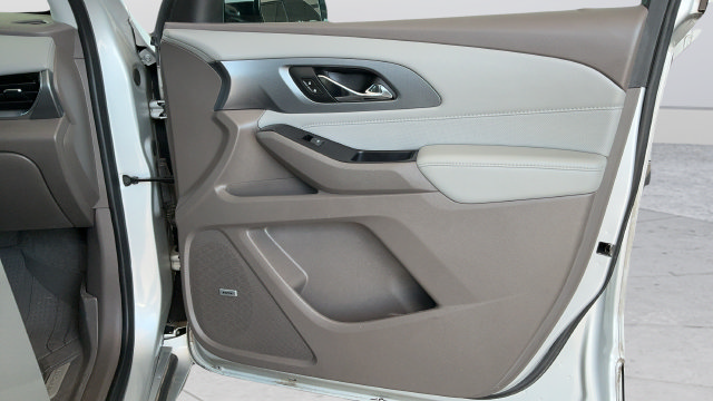 Used 2020 Chevrolet Traverse Premier FWD image 23
