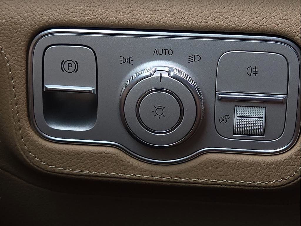 New 2026 Mercedes-Benz GLS 580 4MATIC image 21