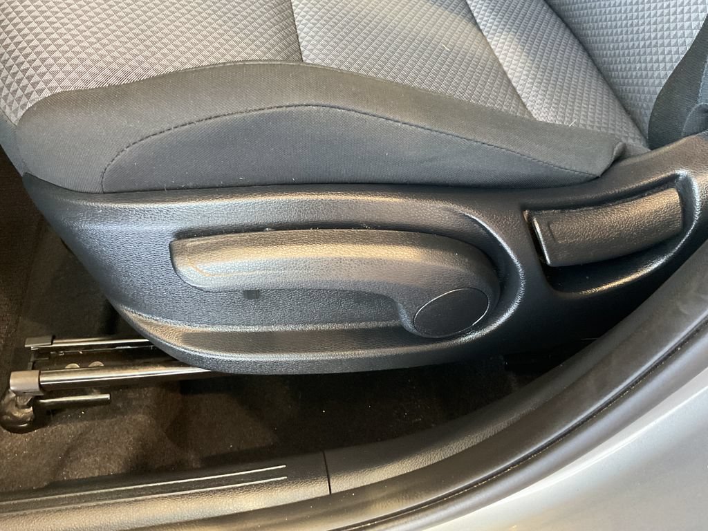 Used 2025 Kia Soul LX FWD image 14