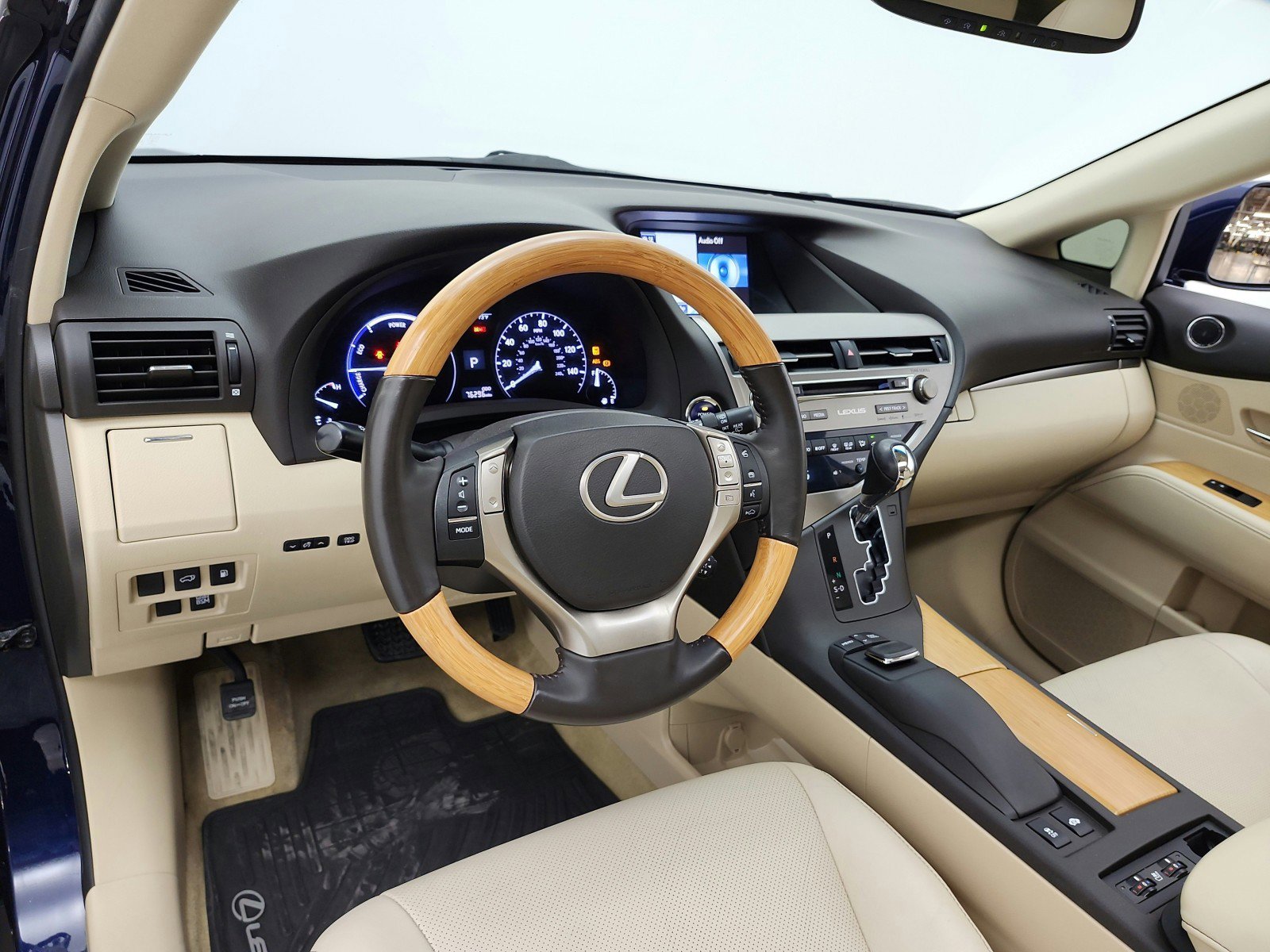 Used 2015 Lexus RX 450h AWD image 9