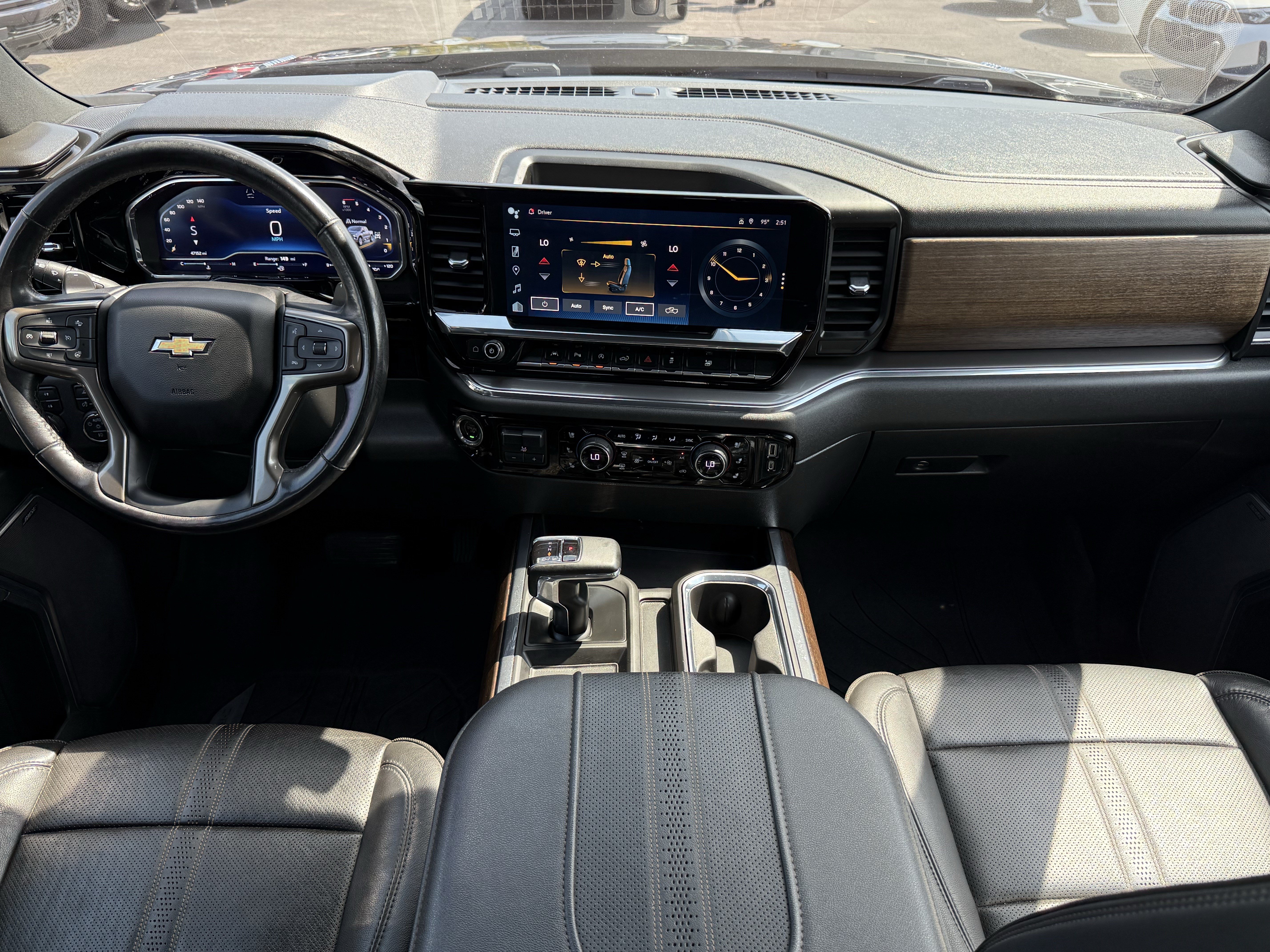 Used 2023 Chevrolet Silverado 1500 High Country w/ High Country Premium Package AWD/4WD image 30