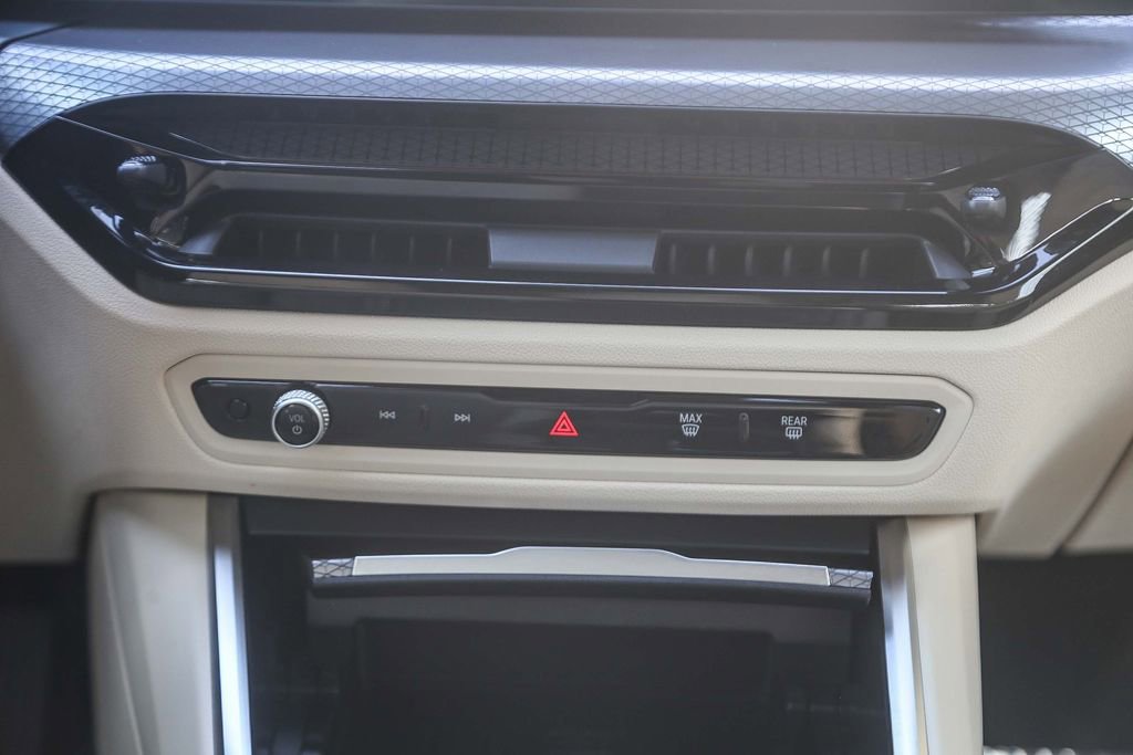 Used 2025 BMW 330i Sedan w/ Convenience Package RWD image 10